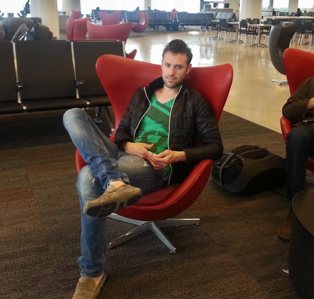 Sim SF Airport Egg Chair MOD Arne Jacobsen
